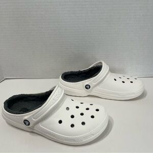 CROCS classic white lined clogs unisex men’s size 7 or women’s size 9